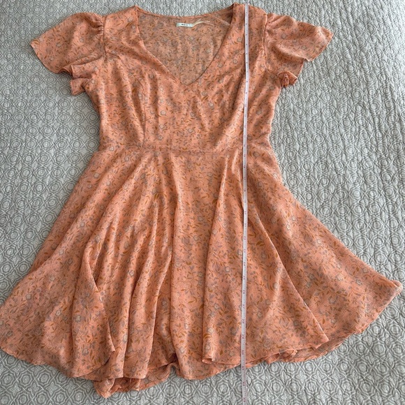 Kimchi Blue Flutter Sleeve Chiffon Peach Floral Fit & Flare Mini Dress Size 6 - Picture 10 of 13